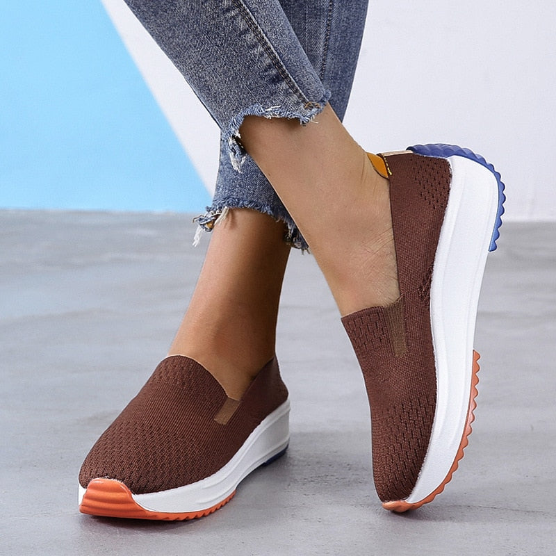Lilla joggesko for kvinner sett ovenfra, tydelig mesh-detaljer for optimal pusteevne