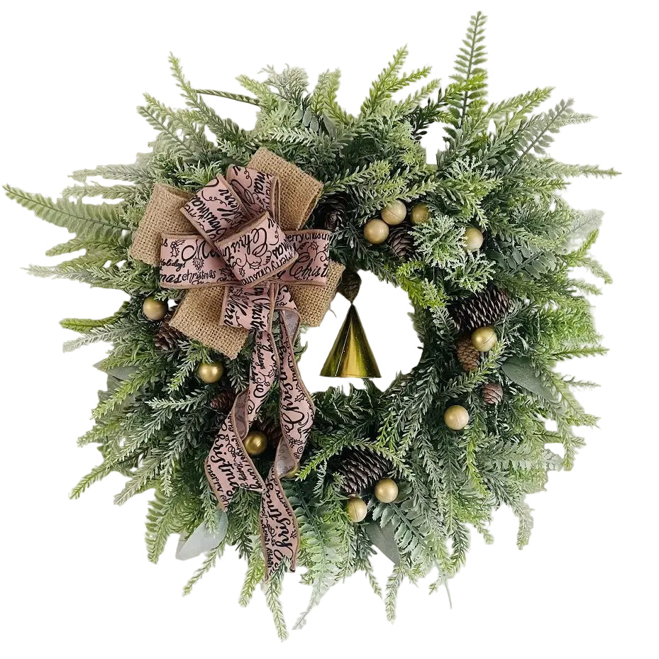 Julekrans for dør med kongler og rustikk jutesløyfe, ideell juledekorasjon utendørs.
