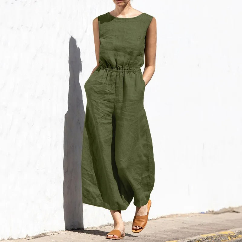 Elegant dame jumpsuit i flytende stoff, med høy midje og vide ben, ideell for formelle anledninger.