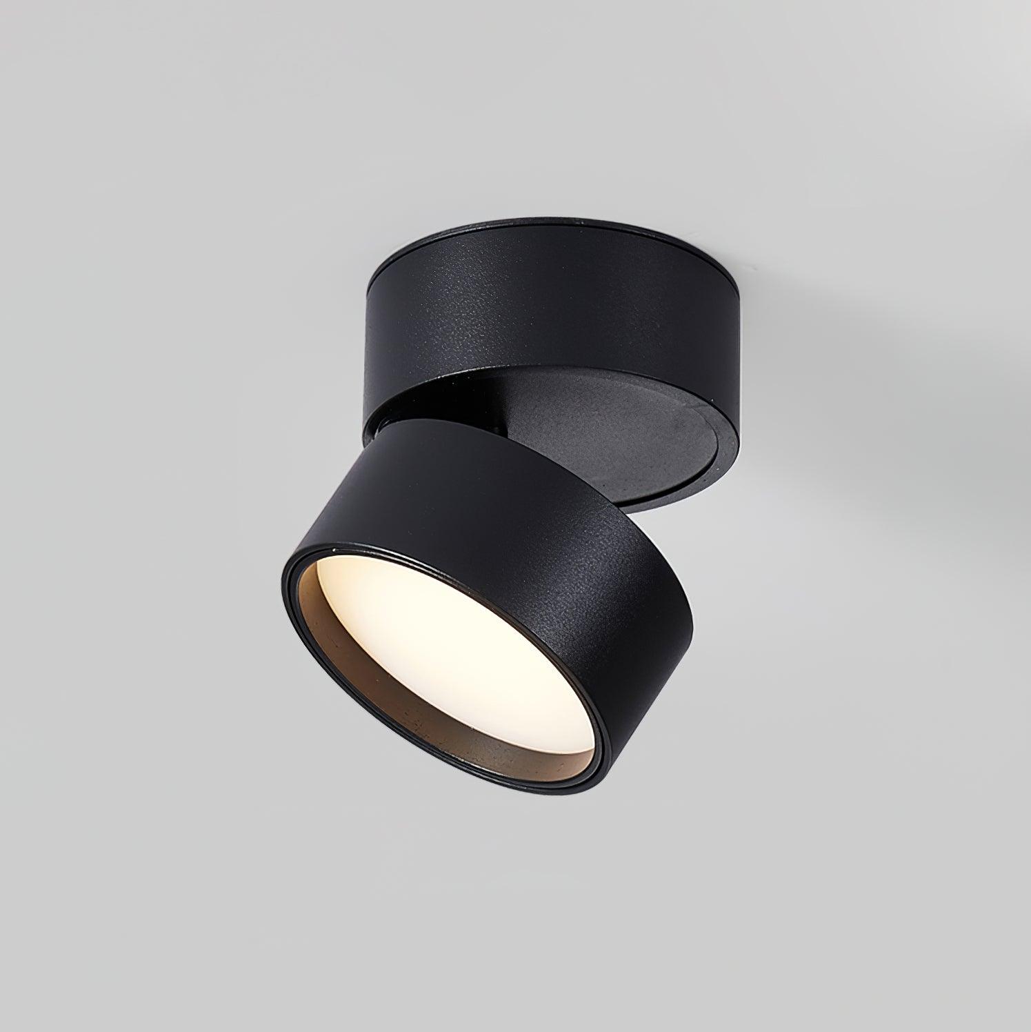 "Justerbar Savvina LED-taklampe i elegant aluminium, varm hvit lys, allsidig belysning for moderne hjem."