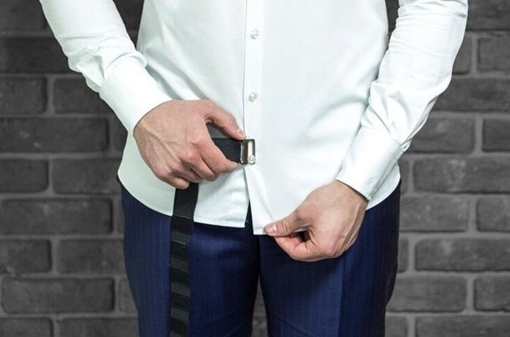 Essensielt unisex tilbehør for businessantrekk; justerbart skjorteholderbelte for en skarp, profesjonell look.