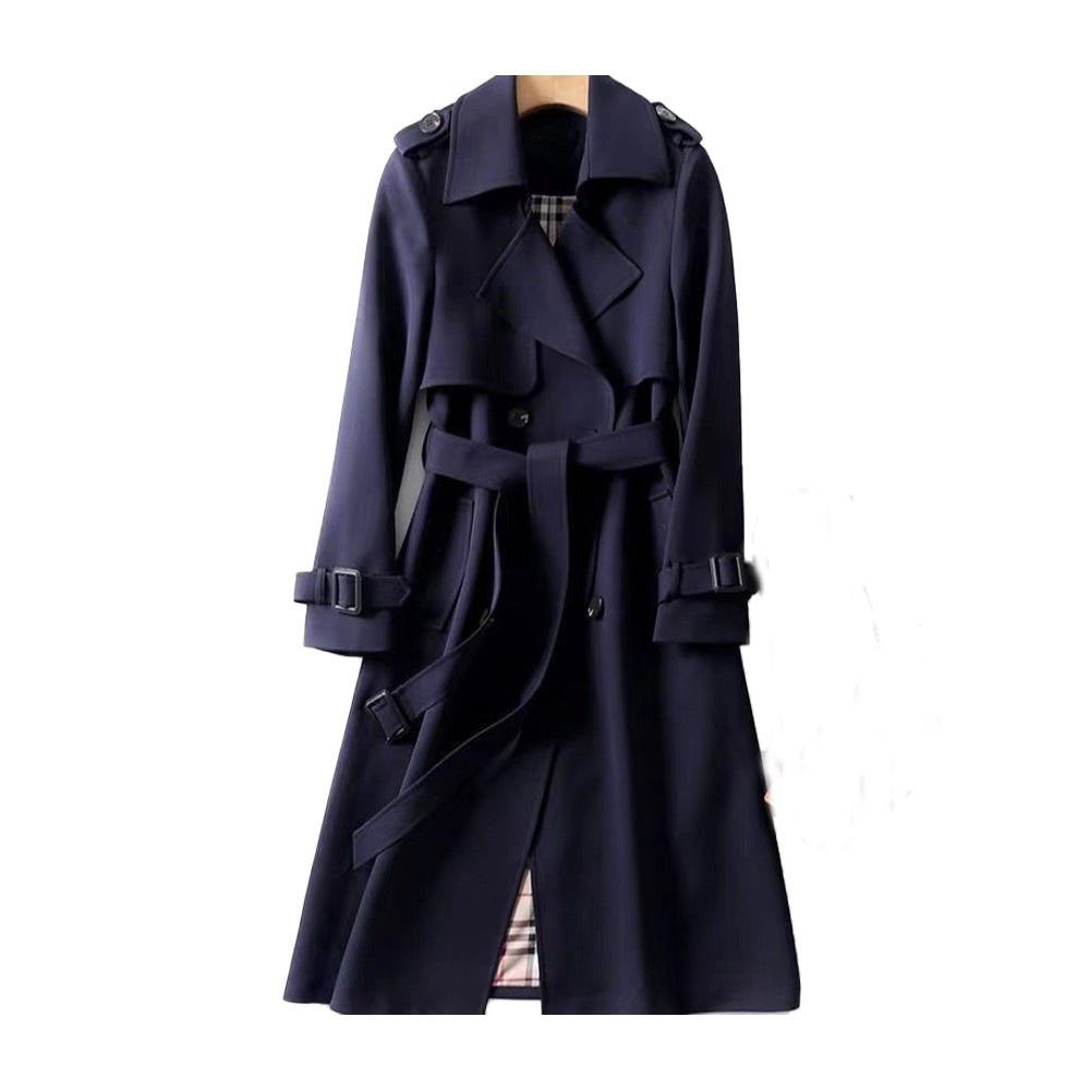 Dame trenchcoat i klassisk stil, med belte og markante knapper, ideell som vår- eller høstjakke.
