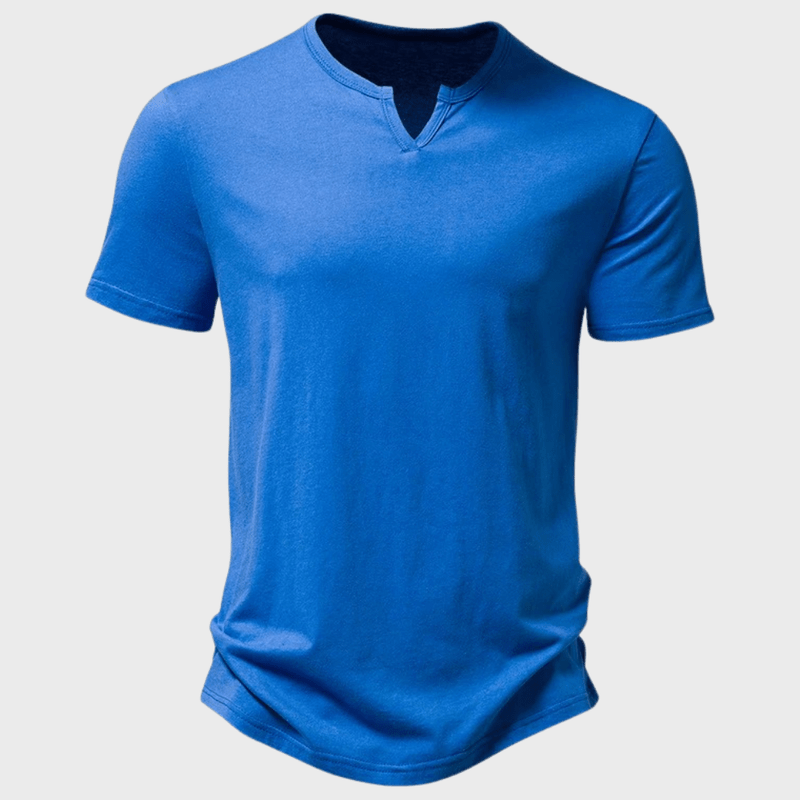 Stilig herre t-skjorte i klassisk design, vist på modell. Allround fritidsklær for moderne menns hverdag.