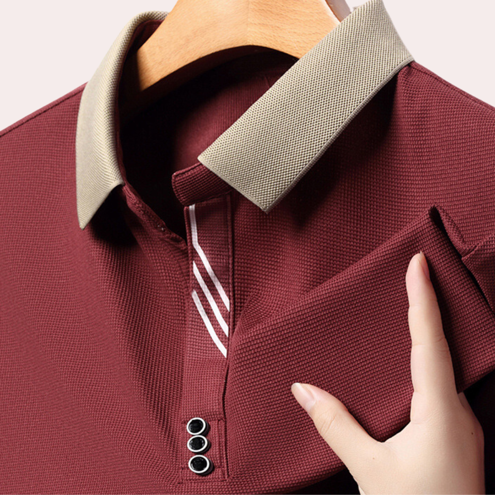 Tidløs herreklær: Langermet poloskjorte i mykt materiale, perfekt for en komfortabel og elegant hverdagsstil.