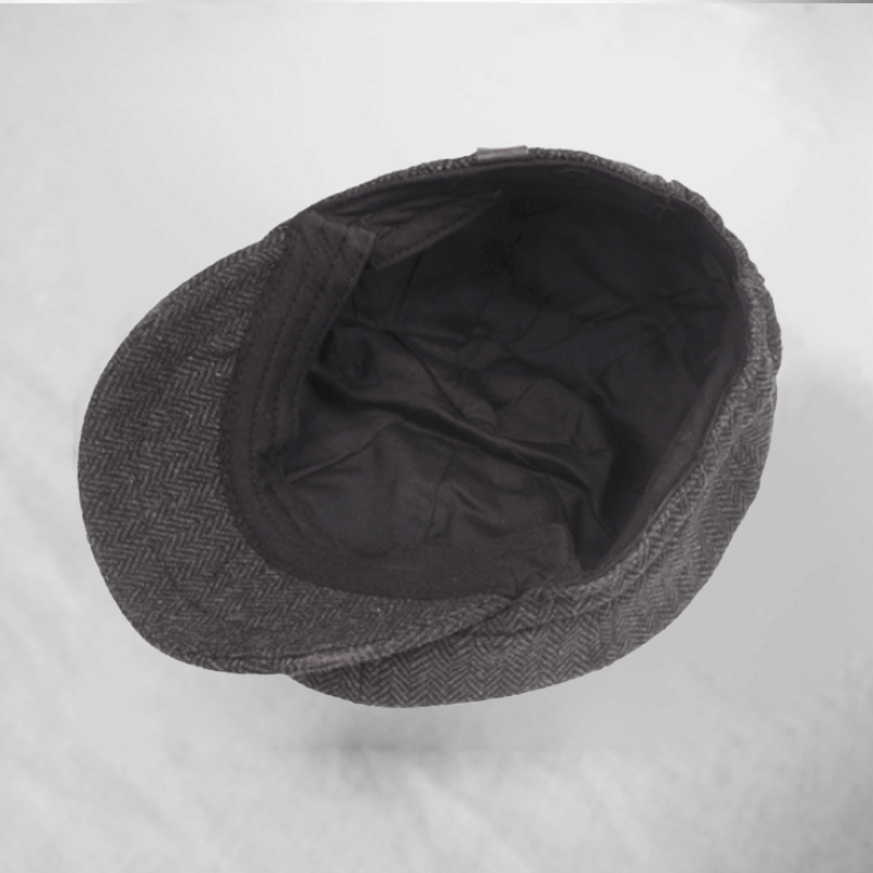 "Klassisk retro sixpence hatt i bomull, elegant grå tone, justerbar passform for stilfull og komfortabel hodebekledning."