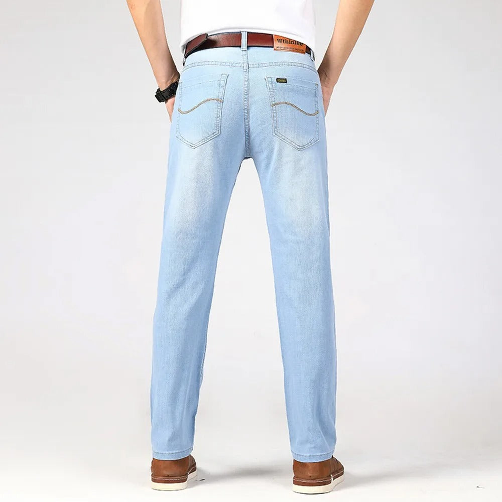 "Klassiske denimjeans for menn med rett ben, stretch-materiale, tidløst design og perfekt passform for stil og komfort."