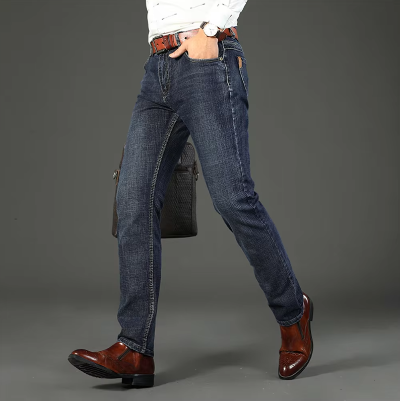 "Klassiske denimjeans for menn med rett ben, stretch-materiale, tidløst design og perfekt passform for stil og komfort."