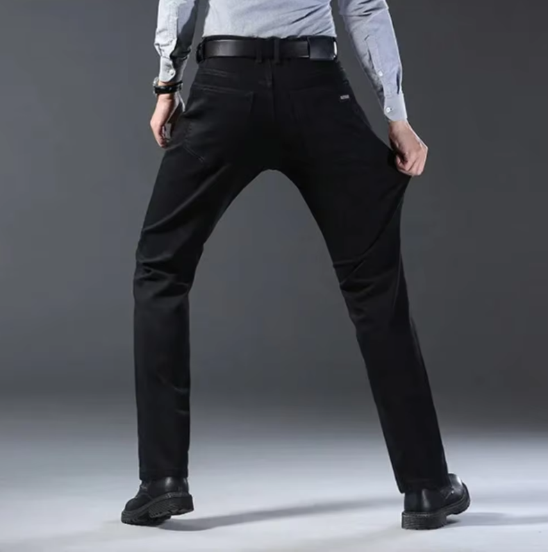 "Klassiske denimjeans for menn med rett ben, stretch-materiale, tidløst design og perfekt passform for stil og komfort."