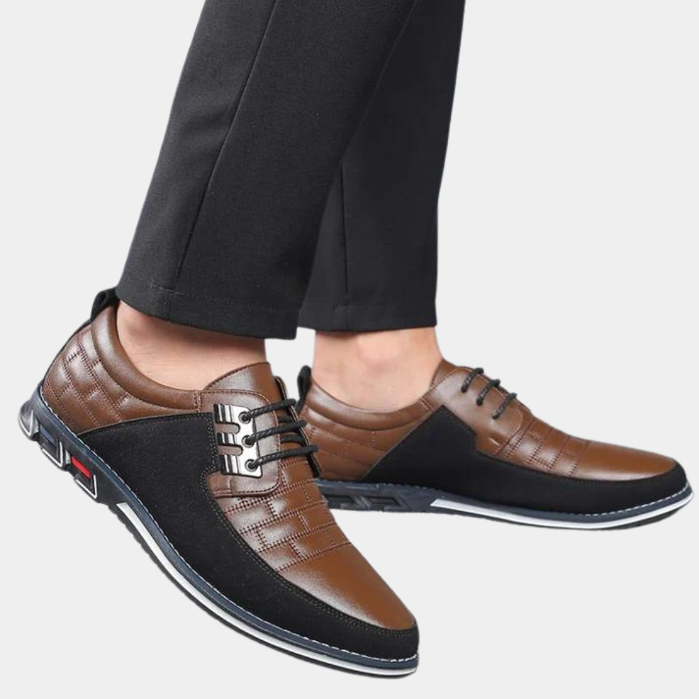 "Klassiske herresko i brunt skinn med solid såle og elegant design, perfekt for formelle og uformelle anledninger."