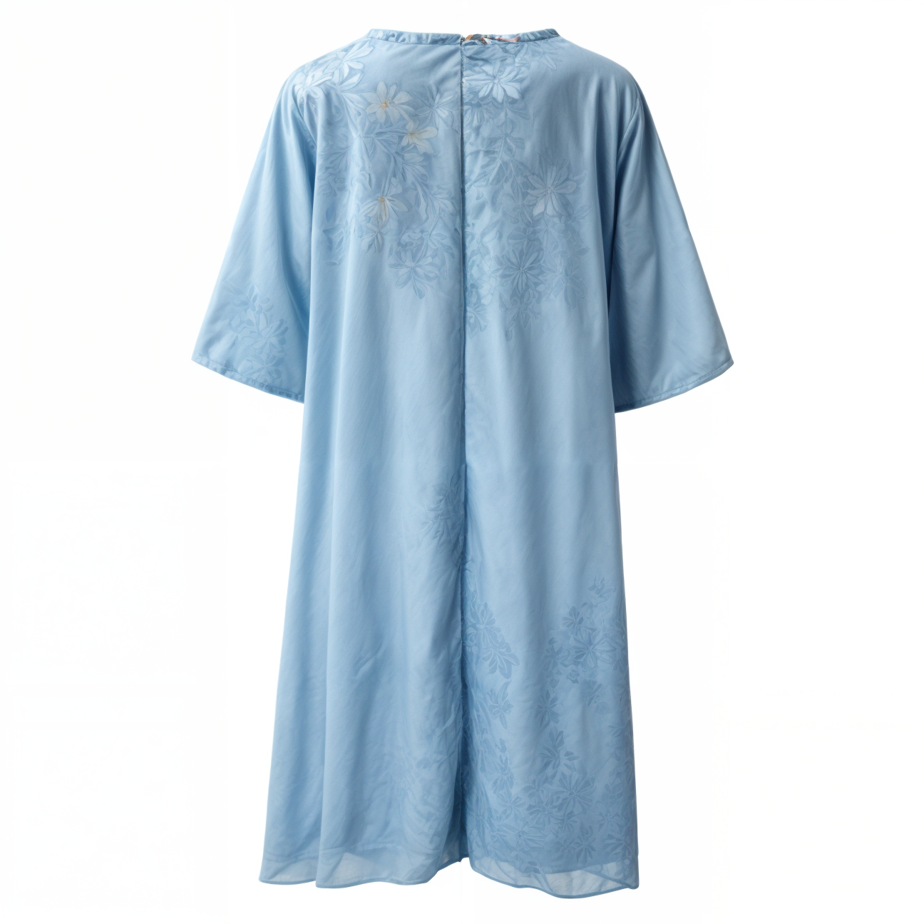 Sommerlig knelang kvinnekjole med blomstertrykk. Cardiganen gjør den allsidig og elegant.