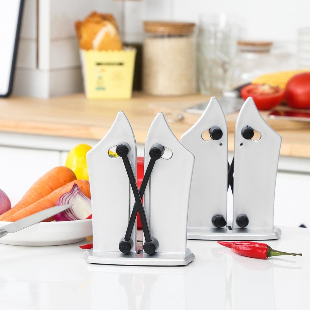 Knivsliper med fjærbare stenger for alle knivtyper. Enkel i bruk. Kompakt design, perfekt for kjøkkenbruk.