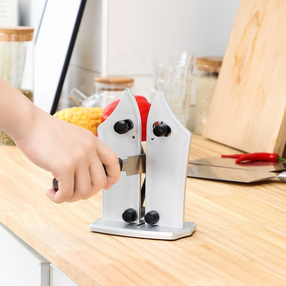 Knivsliper med fjærbare stenger for alle knivtyper. Enkel i bruk. Kompakt design, perfekt for kjøkkenbruk.