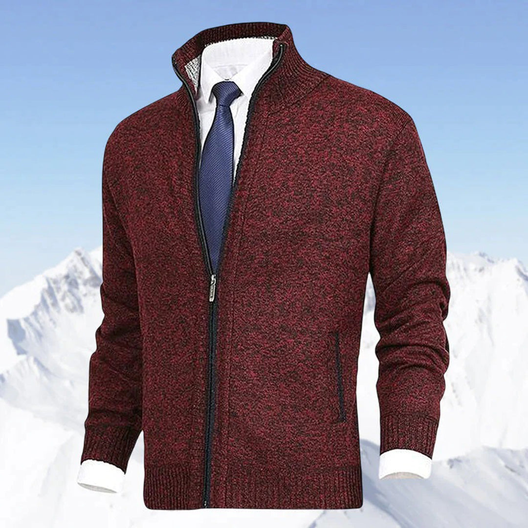 "Komfortabel beige vår-cardigan for herre med ribbestrikkede kanter og sidelommer, perfekt for stil og fleksibilitet."