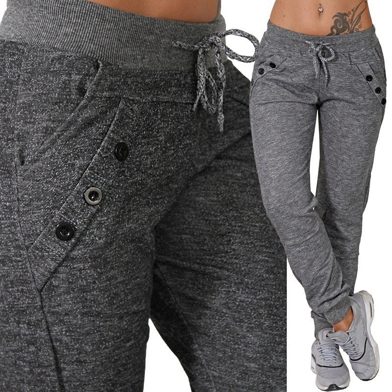 Komfortable joggebukser med snøring, lommer og elastisk midje for kvinner. Perfekt for trening og avslapning i moderne stil.