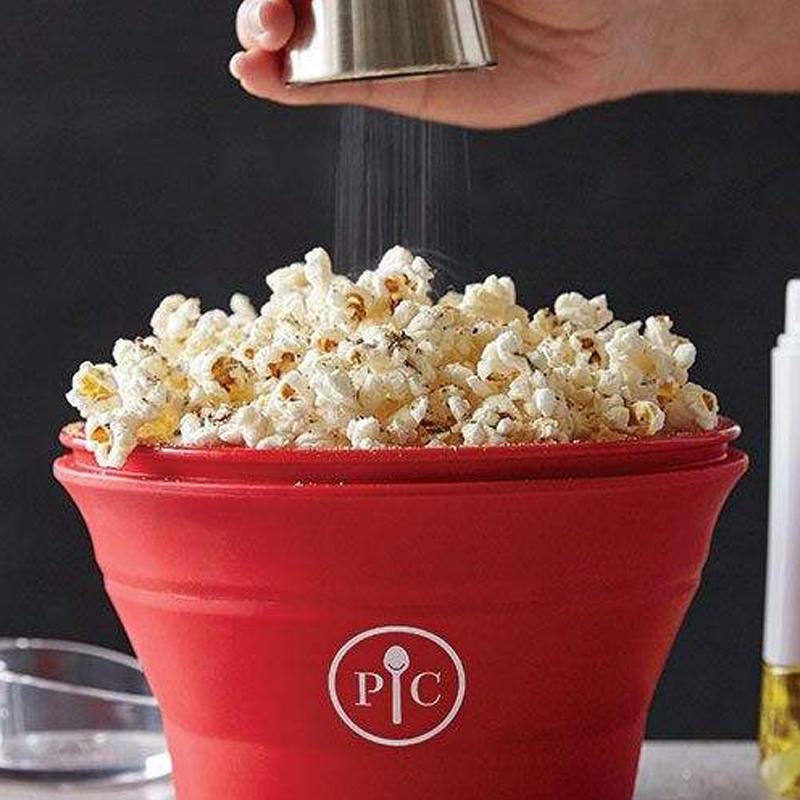 "Kompakt elektrisk popcornmaskin i rustfritt stål, stilren design. Ideell for rask hjemmebruk, enkel å betjene."
