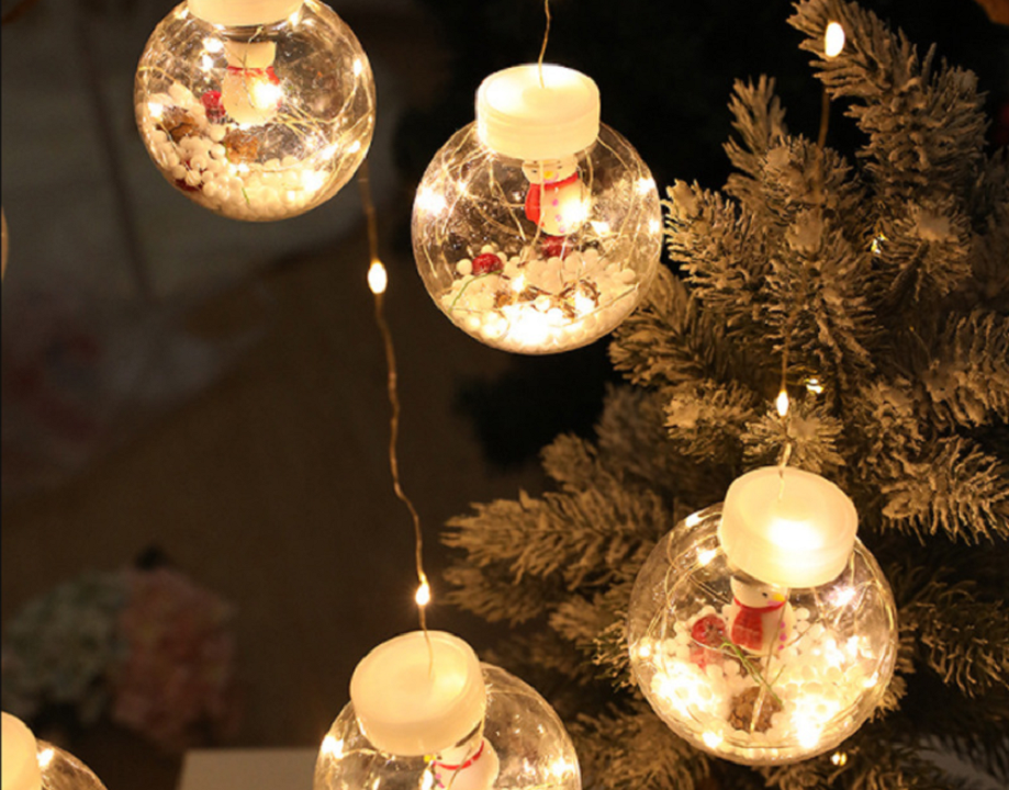 Kuleformede julelys i varmhvit eller lilla. Allsidig LED-dekorasjon for innendørs og utendørs bruk.