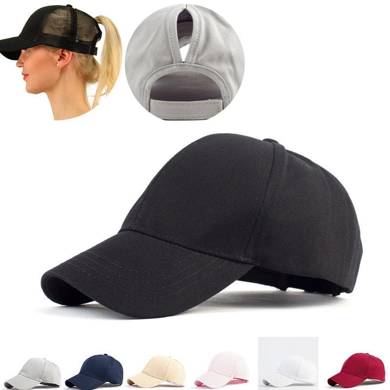 Kvinne baseballcaps med hestehaleåpning i beige, perfekt for sommerlige aktiviteter.