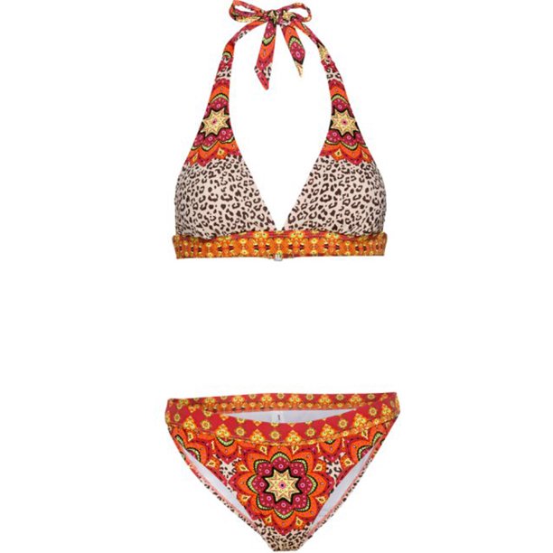 Kvinne i blomsterbikini med boho-mønster og knyting, perfekt for strand og sommerferie.