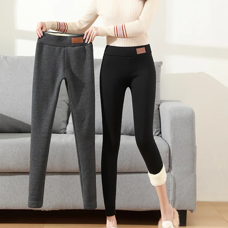 "Kvinnefleece-leggings i svart, høy midje, tykk sherpa-fleece, varm og komfortabel, perfekt for vinteren."
