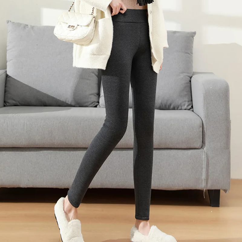 "Kvinnefleece-leggings i svart, høy midje, tykk sherpa-fleece, varm og komfortabel, perfekt for vinteren."