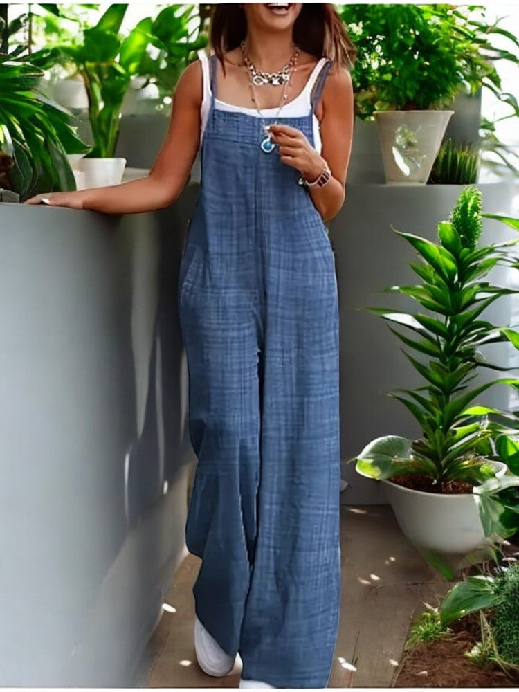 Kvinner i casual ermeløs jumpsuit, ser komfortabel og moderne ut for sommeren.