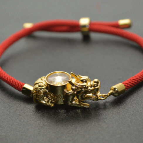 Pixiu armbånd for kvinner, rødt med lykkeamulett, elegant design som smykke og beskyttelse