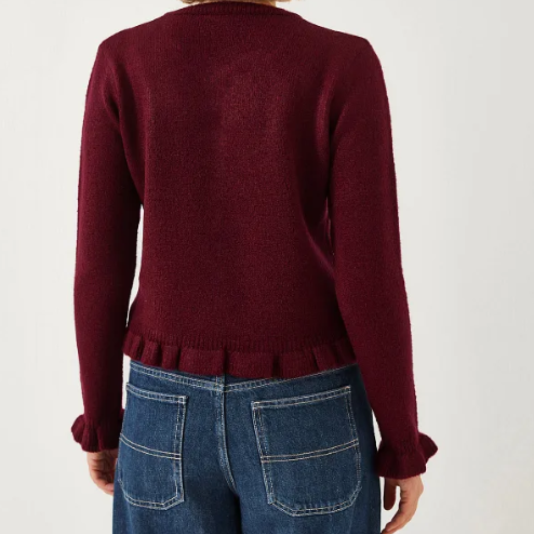 Kvinnecardigan i strikket materiale, presentert flat, viser den myke teksturen og designet.
