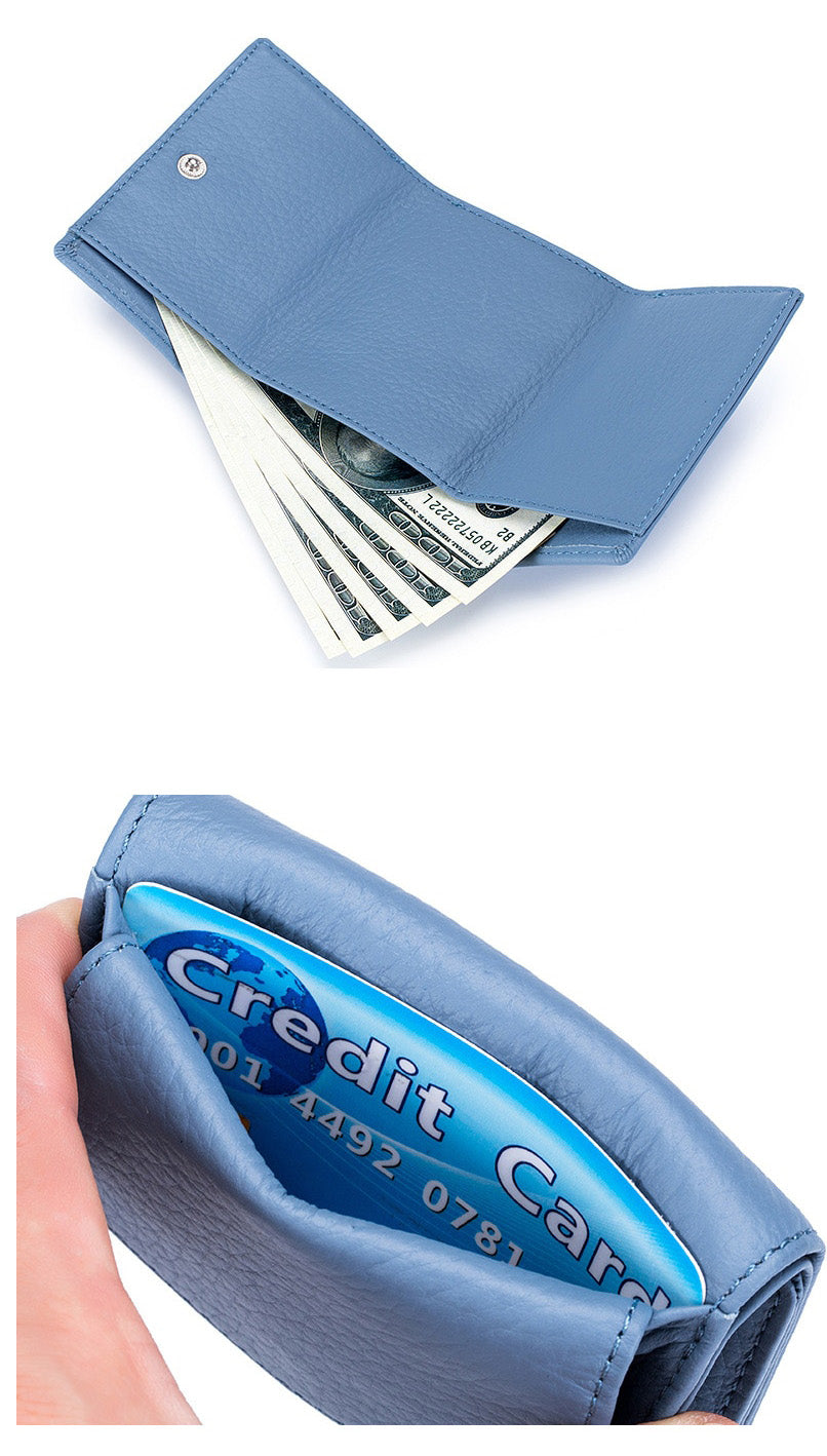 Minimalistisk designet kvinners RFID lommebok i ekte skinn, forfra med diskret logo