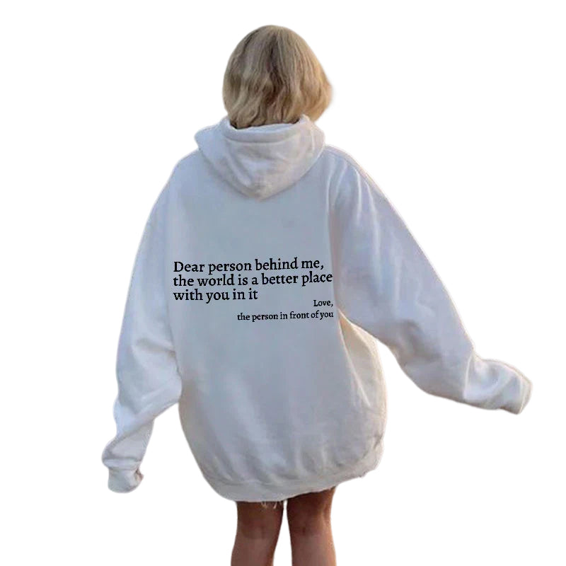 Langermet hettegenser med "Dear Person Behind Me" trykk, komfortabel i polyester, sprer positiv energi og stil.