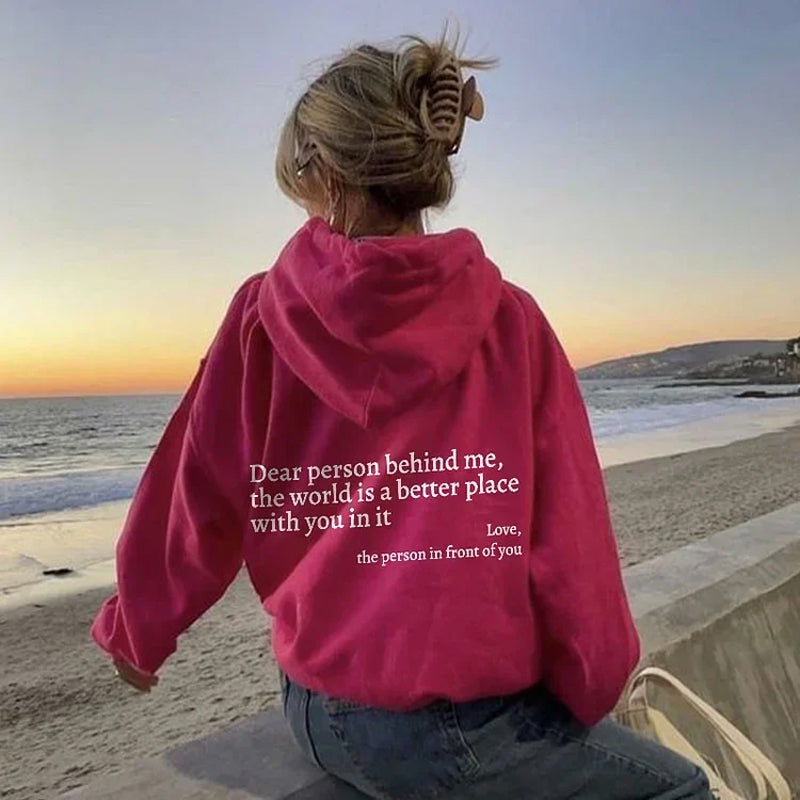 Langermet hettegenser med "Dear Person Behind Me" trykk, komfortabel i polyester, sprer positiv energi og stil.