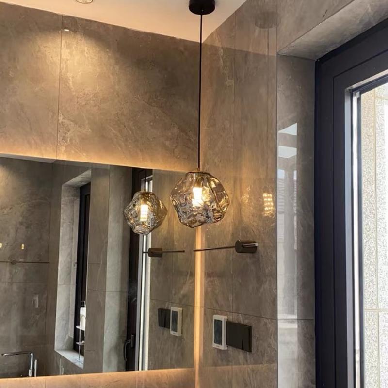 "Lava Glass pendellampe i postmoderne design, svevende form, kobber og glass for en moderne stue."