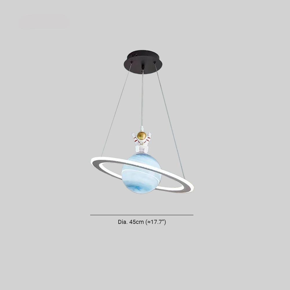 LED taklampe for barnerom, unikt planetdesign skaper koselig og lærerikt miljø.