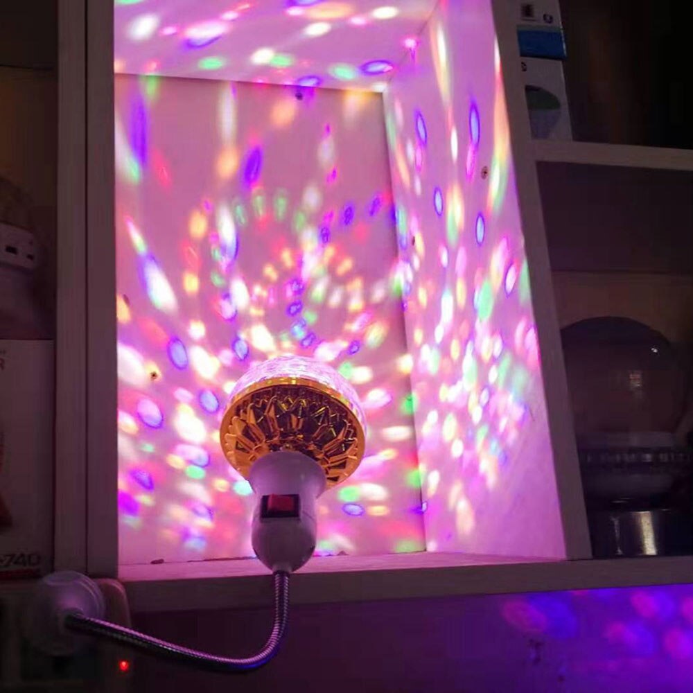 LED partylys med krystallklar kuppel som sprer discoeffekter, for en levende hjemmefest