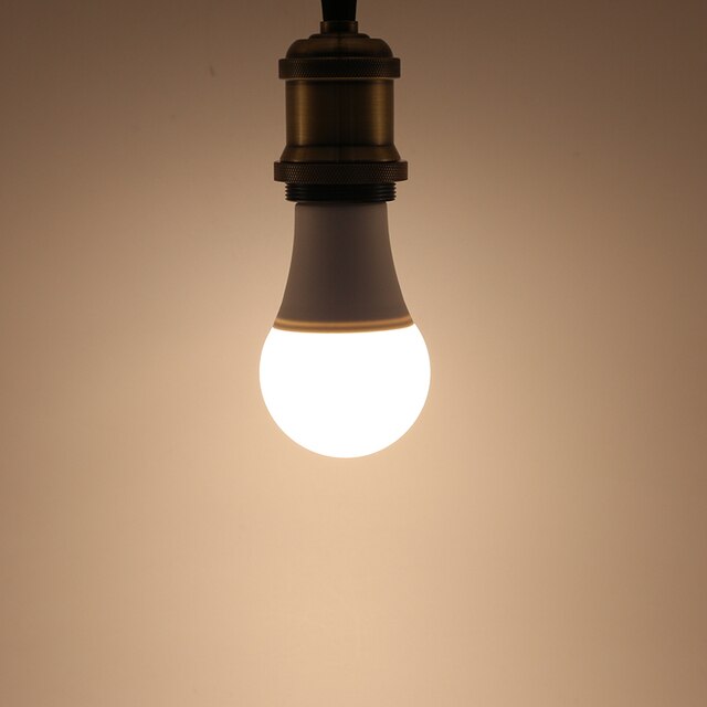Energieffektiv 3W LED nødlyspære. Spar strøm, ha alltid lys ved strømbrudd. Lang levetid.