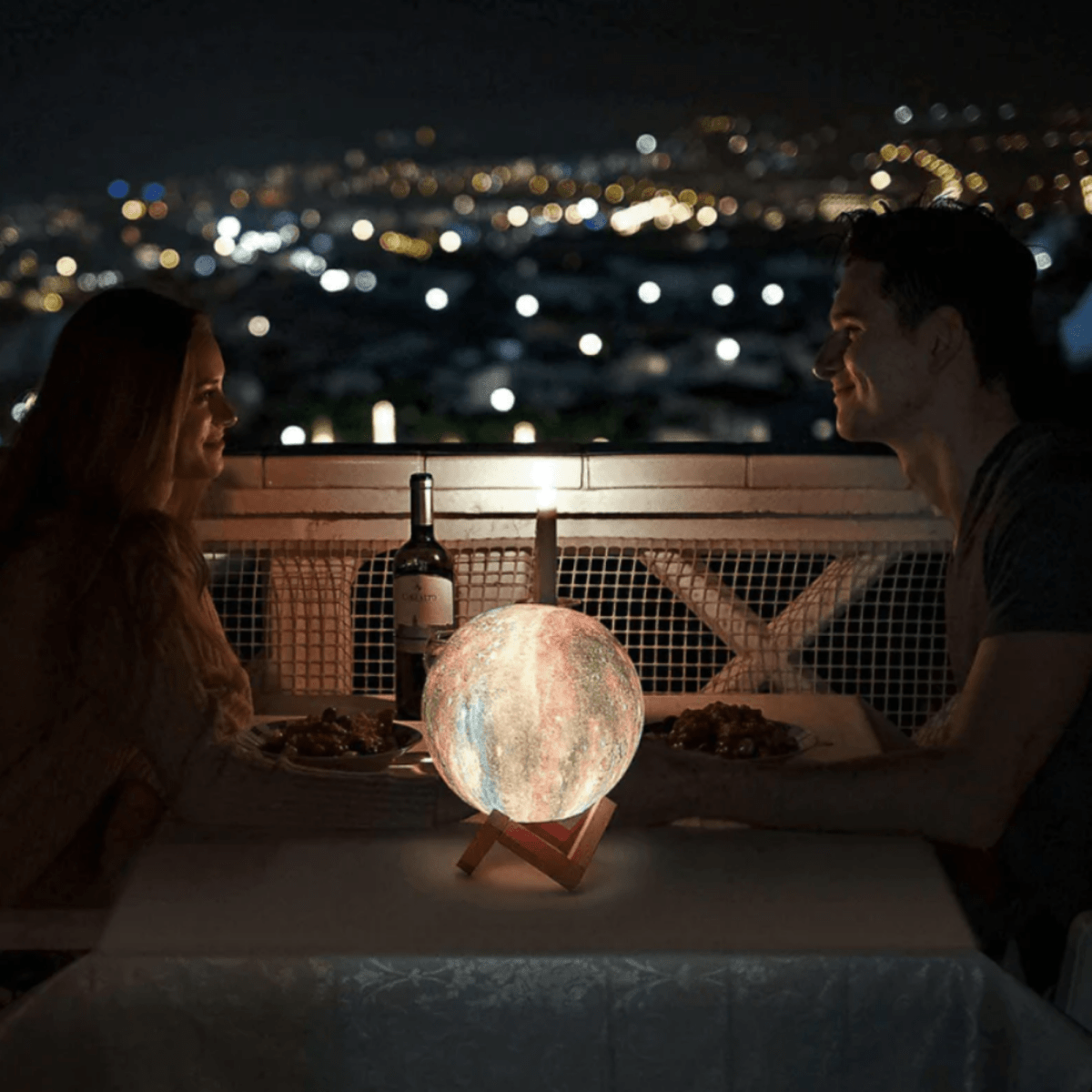 Allsidig LED-lampe; fargeskiftende og dimbar nattlampe ideell for soverom og barnerom.