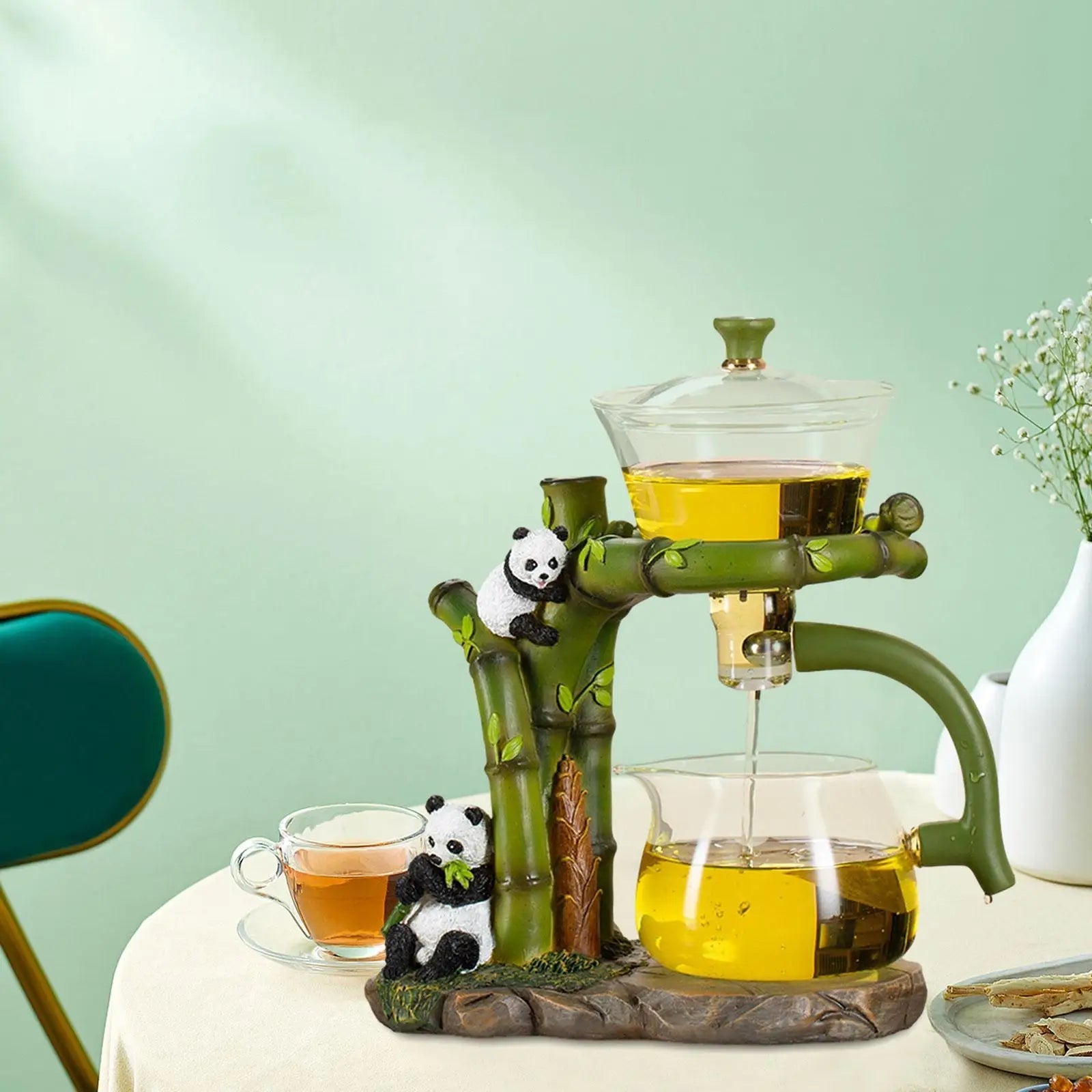 Gaveidé: Leken panda te-sett i borosilikatglass. Transparent design med funksjonelle drikkekar.