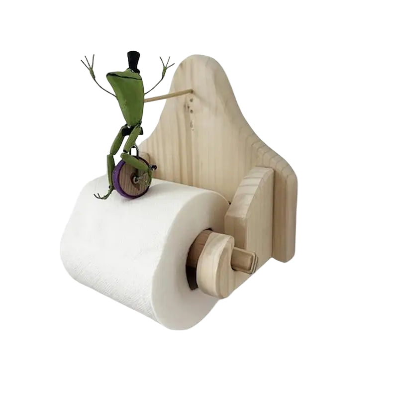 Lekker toalettpapirholder i tre med unik frosk på sykkel-motiv. Perfekt badetilbehør for et lekent bad.