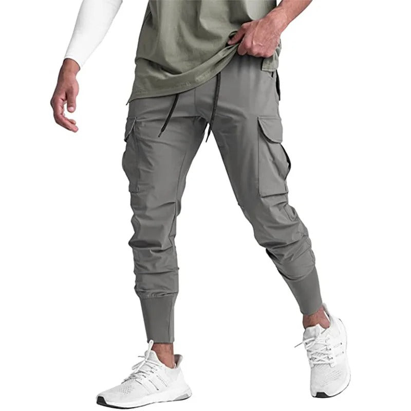 Optimal for sommertrening. Lett quick-dry treningsbukse for menn, holder deg tørr og sval under aktivitet.