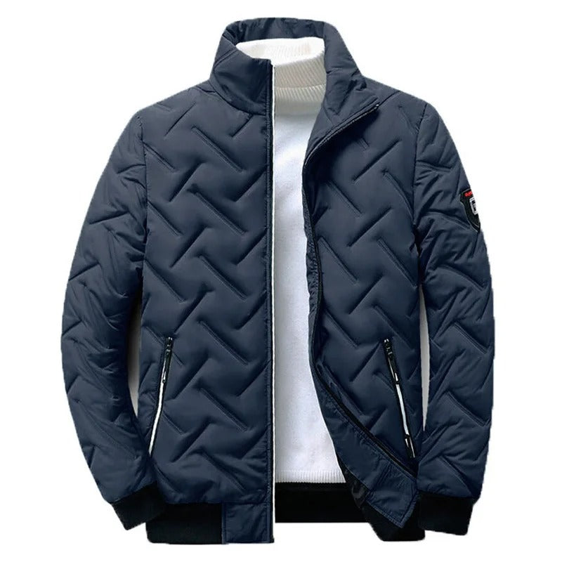 Lettvekts parkas for menn med justerbar hette, gir optimal beskyttelse mot kulde og vind.