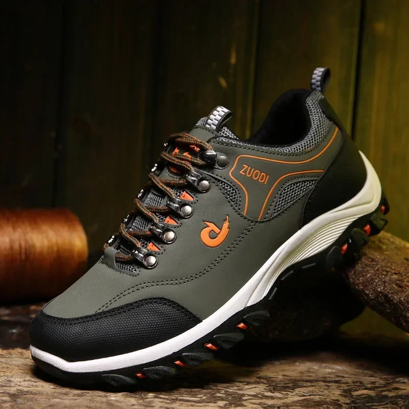 Menns komfortable plattform sneakers i lett design. Ideelle hverdagssko for fritid og reise utendørs.