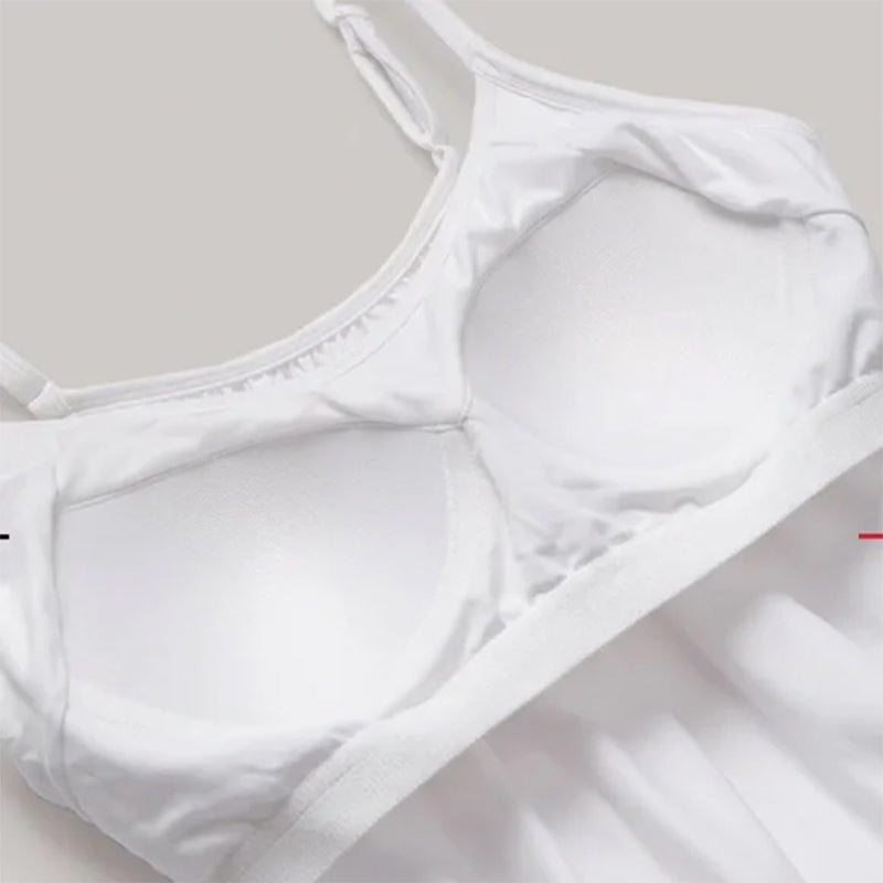 "Løstsittende tank top med innebygd BH, justerbare stropper, rund hals, mykt stoff for daglig komfort og stil."