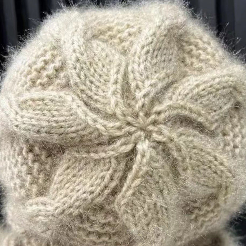 "Lue og skjerf i ett, varm strikket design med myk fuskepelsfleece, for ultimat vinterkomfort og stil."