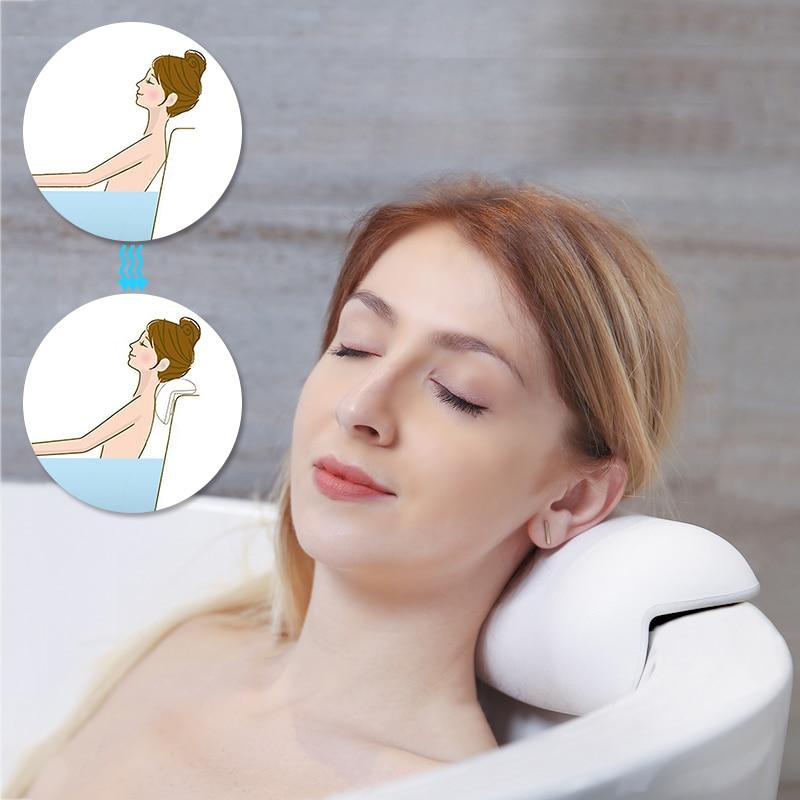 Kvinner kan nyte dyp avslapning med denne badekarputen, som gir ergonomisk nakke- og hodestøtte.