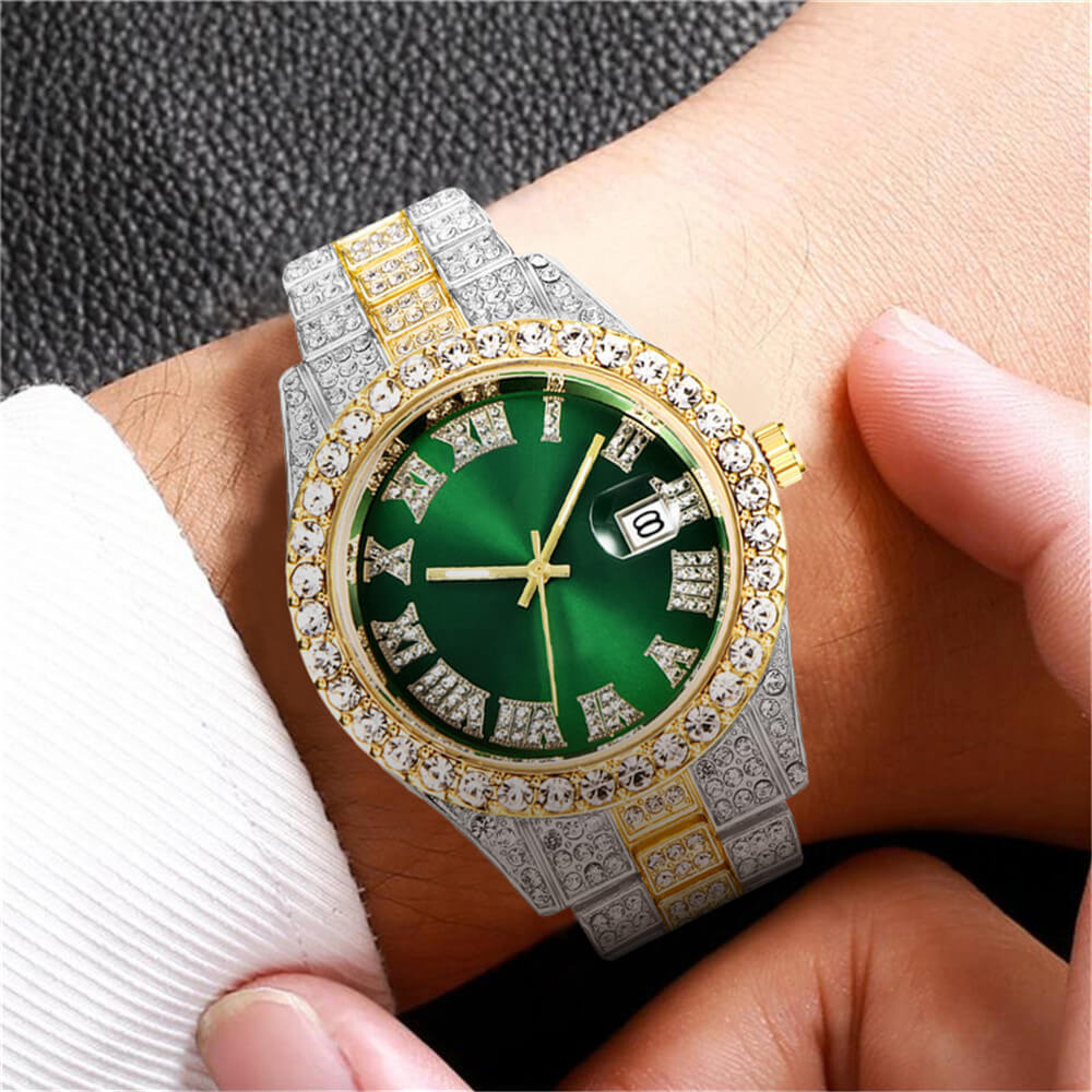 Eksklusiv herreklokke med romertall og hel-iced out design. Strålende luksus for menn.