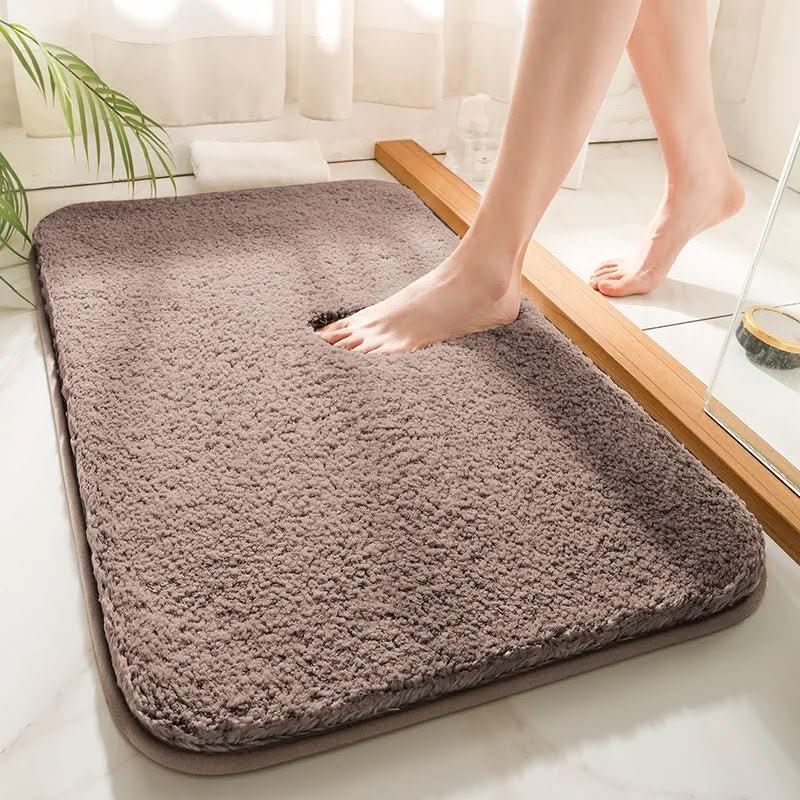 Supertykk og myk badematte for luksuriøs komfort på baderommet. Absorberende og antiskli design.