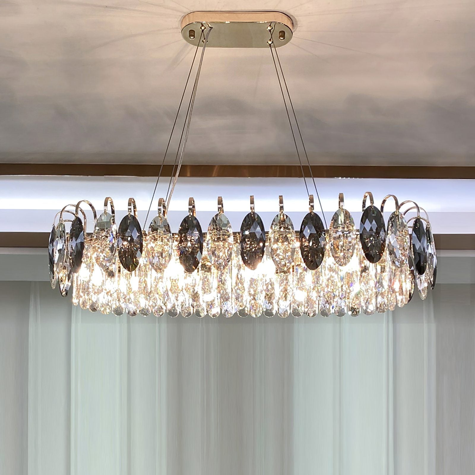 "Luksuriøs K9 krystall lysekrone i elegant design med flerlags krystaller og moderne stil for takbelysning."