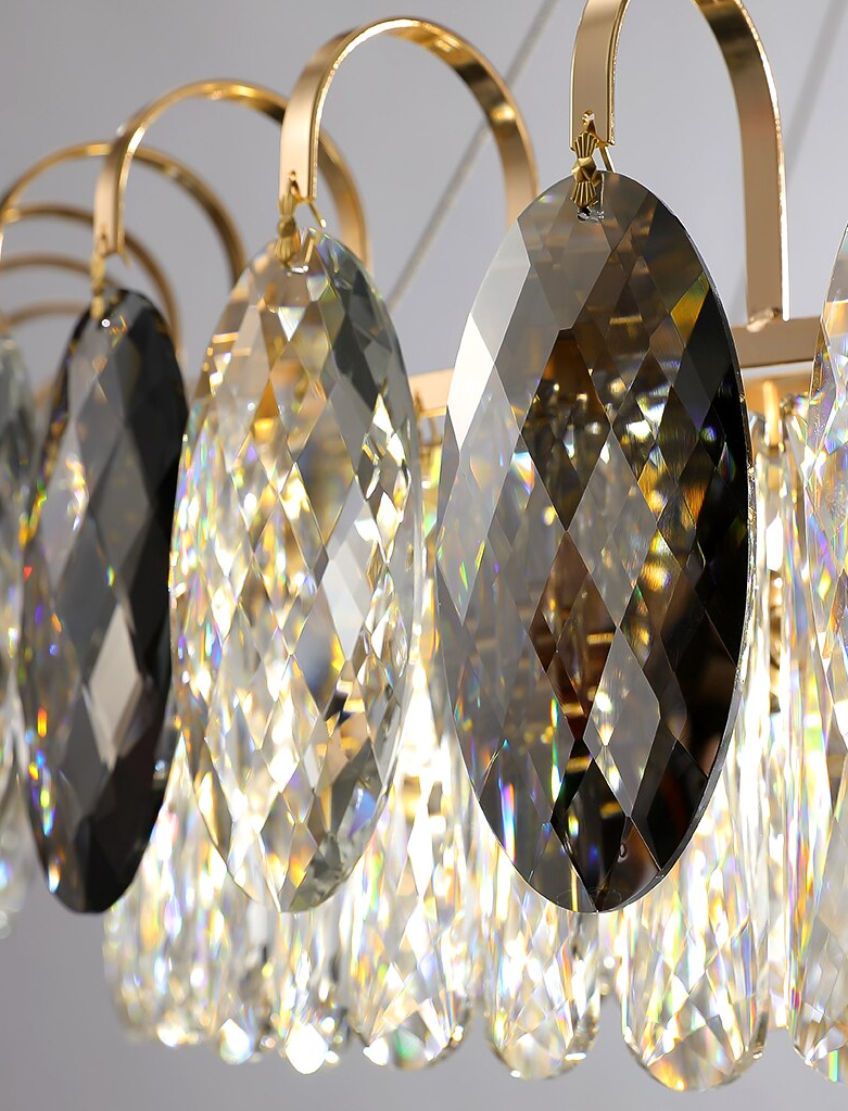"Luksuriøs K9 krystall lysekrone i elegant design med flerlags krystaller og moderne stil for takbelysning."
