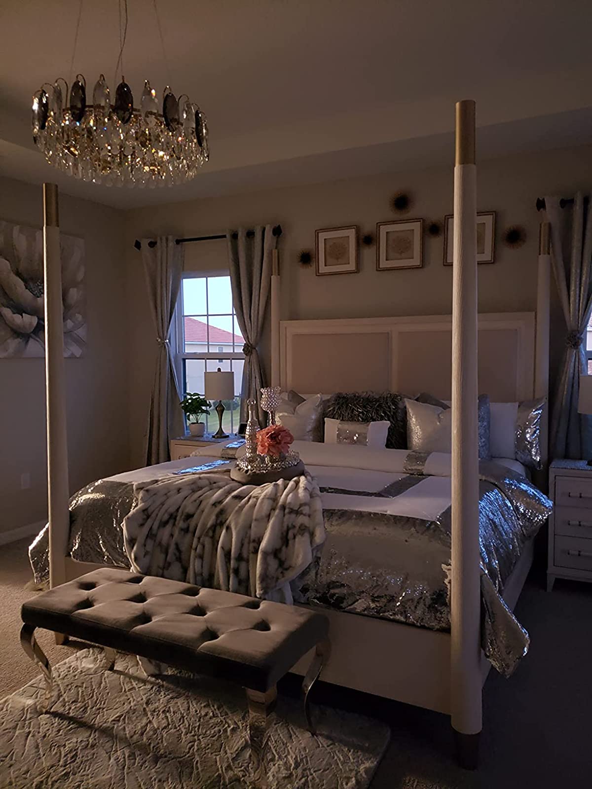 "Luksuriøs K9 krystall lysekrone i elegant design med flerlags krystaller og moderne stil for takbelysning."