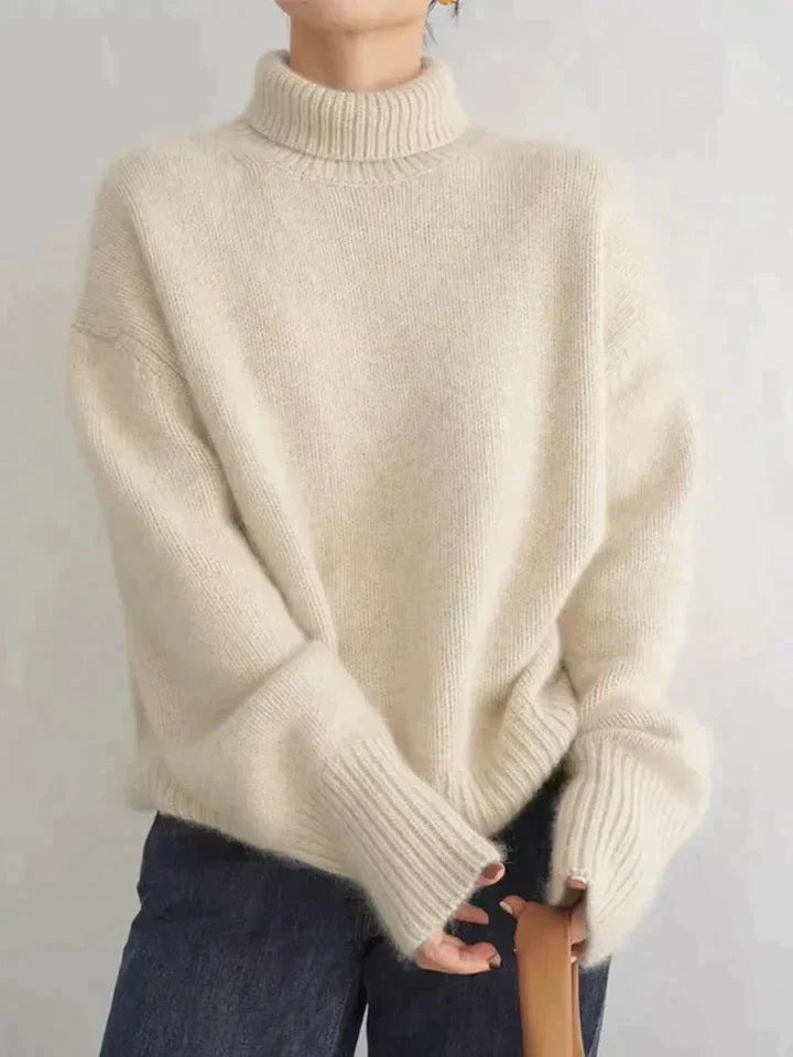 "Luksuriøs kashmir rullekragetrøye, elegant design i beige, perfekt for damehøst- og vinterantrekk, stilren strikkegenser."