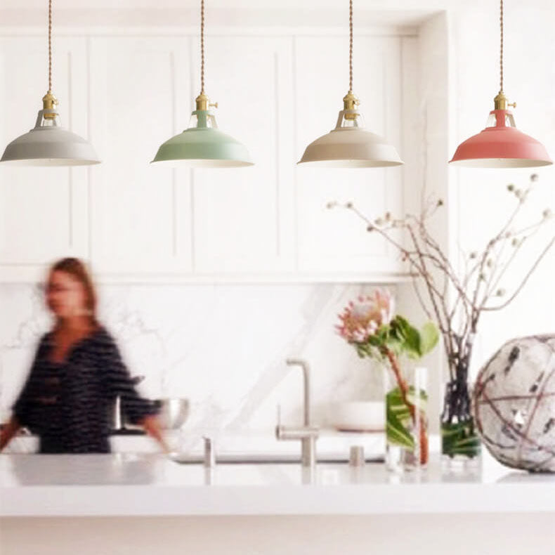 "Luksuriøs nordisk pendellampe i blå med industrielt design og minimalistisk stil, justerbar lengde for moderne hjem."